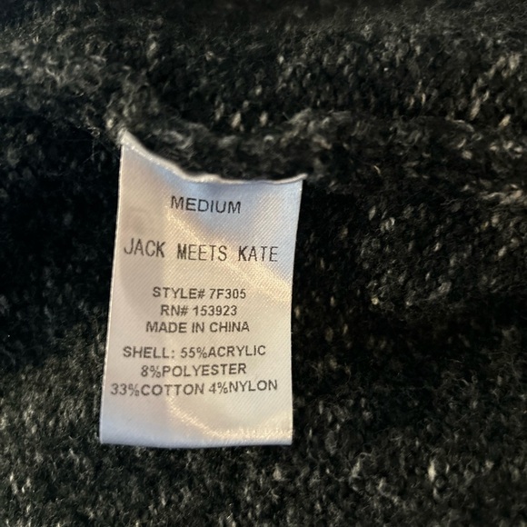 Women's Gray Knit Cardigan Sweater M Unique Clasp‎ Casual - Picture 5 of 6